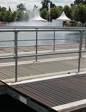 Hampton Court Floating Pontoon